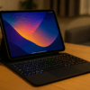 iPad マジックキーボード HOU iPad Air 11インチ (M3 2025)/(M2 2024)/10.9インチ(2022第5世代/2020第4世代) iPad Pro 11インチ第4/3/2/1世代対応 スマートキーボード 約600g極薄 七色バックライト付き 全面トラックパッド対応 135°角度調整 磁気吸着 キーボード ケース 日本語配列 (ブラック)