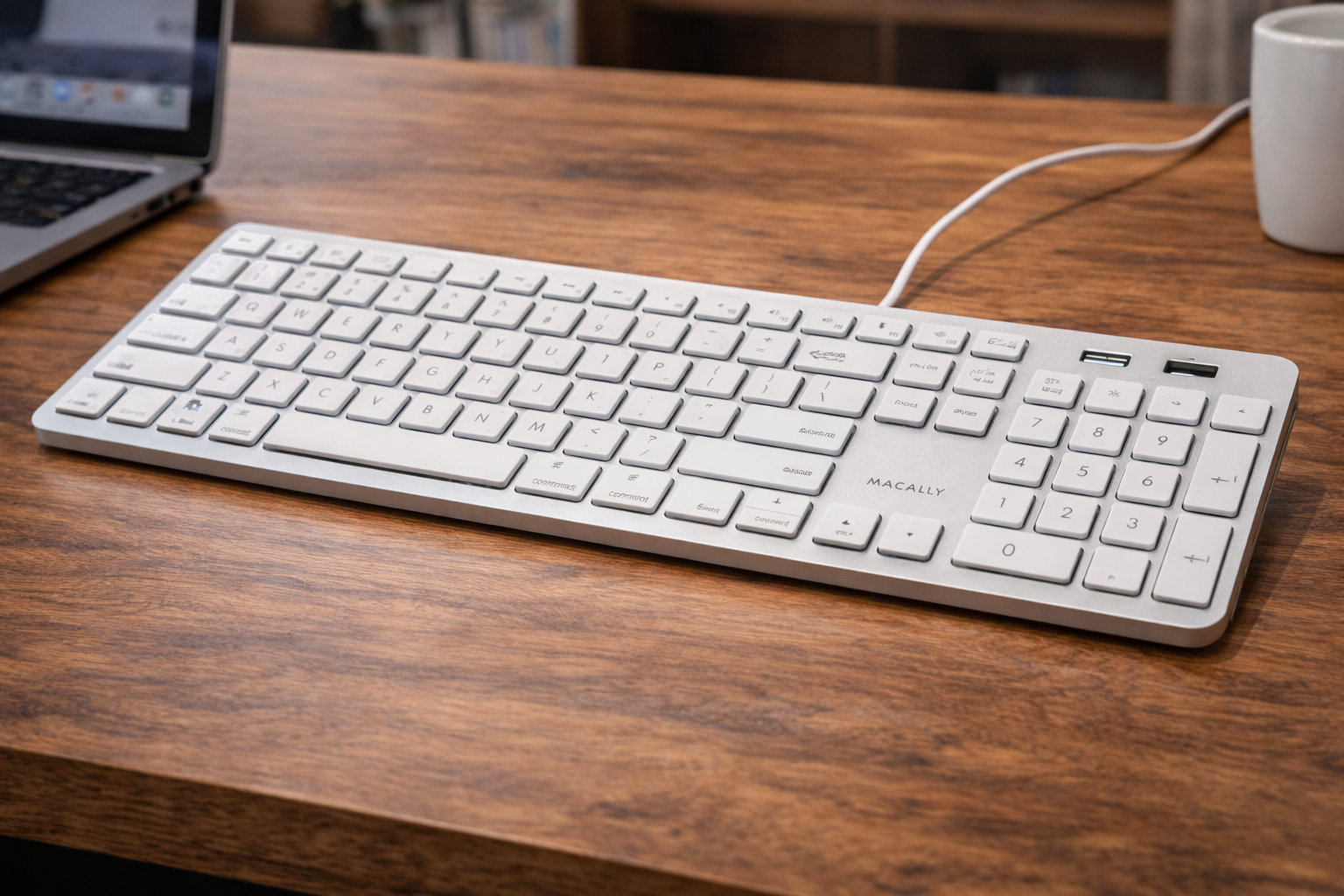 MACALLY プレミアム有線 Mac キーボード (テンキーパッドと 2 ポートハブ付き) - 互換性のある Apple キーボード有線 - Mac Mini/Pro、iMac、MacBook Pro/Air 用拡張 USB キーボード (シルバーアルミニウム)(MLUXKEYA)